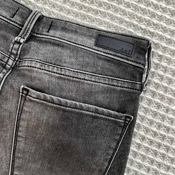 Abercrombie High Rise skinny jeans (size 26L) - Picture 6 of 7